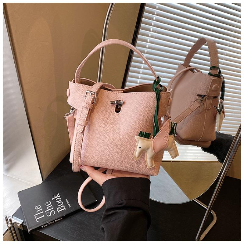 

Нишевая дизайнерская сумка женская новая популярная модная ручная сумка для поездок на работу на плечо через плечо сумка-ведро розовый