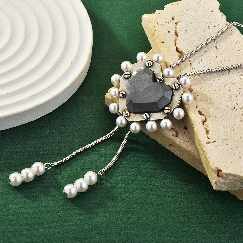 Factory Love Pearl Splicing Gray Diamond Cement Sealing Heart Necklace Men And Women Cuban Chain Love Couple Chain