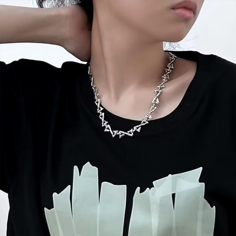 European & American Z Letter Patchwork Necklace: Men's Hip-Hop Style Clavicle Chain with Niche Design.