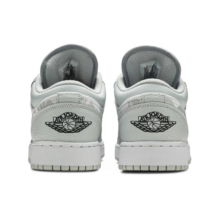 Tênis Infantil Air Jordan 1 Low SE GS Branco Camuflado Cinza Pó de Fótons-Névoa DD3234-100