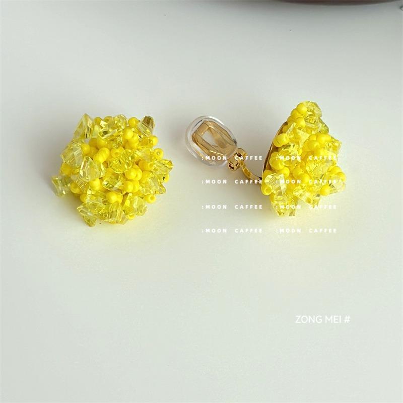 Blue beaded stud earrings heavy industry hand-woven hydrangea earrings white holiday wind ear clips mosquito coil disc s
