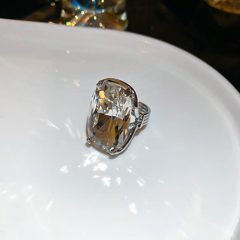 Открывающееся овальное кольцо с бриллиантовой инкрустацией, изысканное супер-сияющее кольцо с темпераментом знаменитости, нишевое кольцо для указательного пальца в стиле легкой роскоши