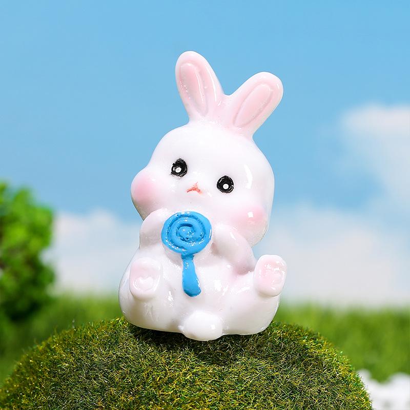 Mini Resin Rabbit Figurines with Radishes for Desktop or Car Decoration