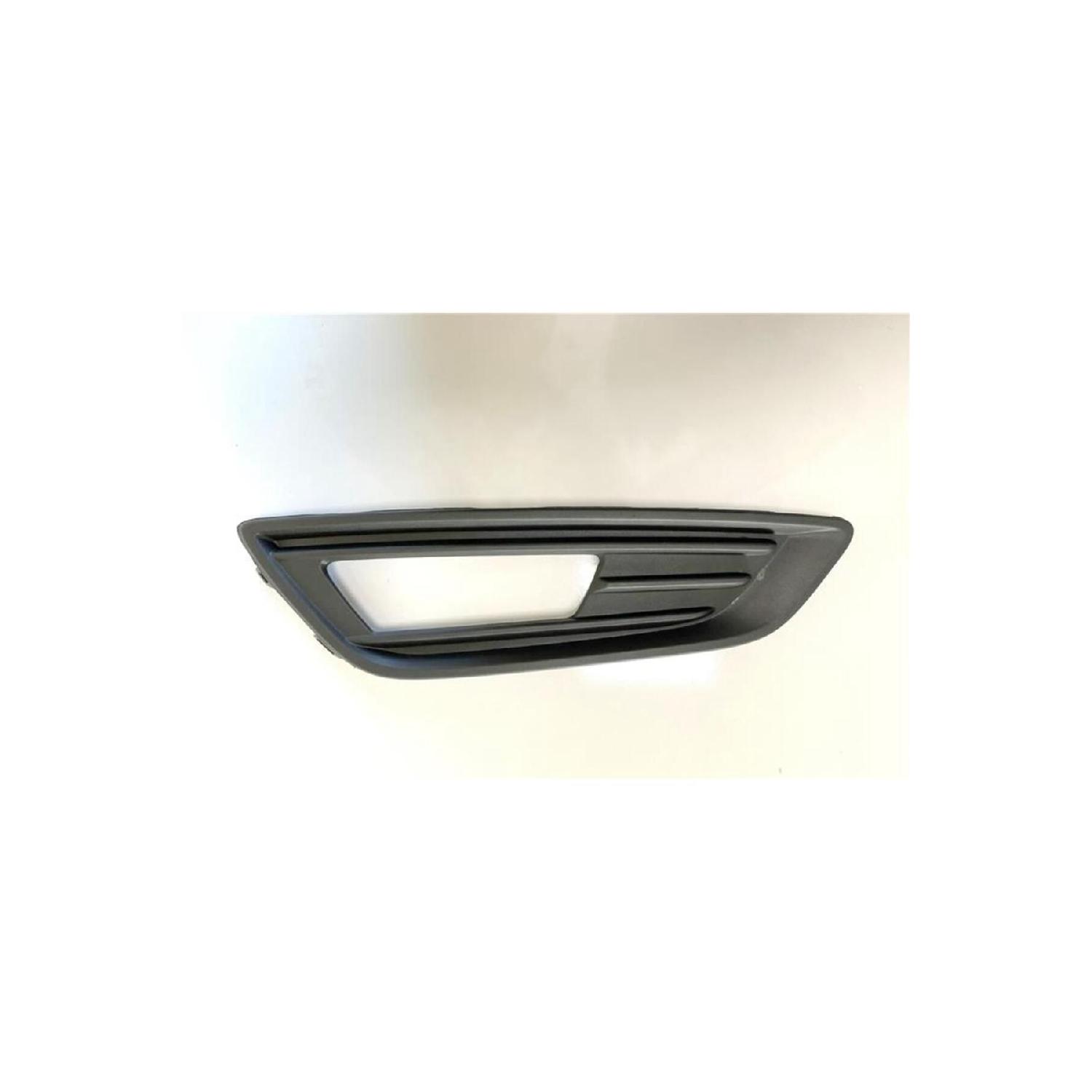 

Рамка противотуманной фары Матовая Right Focus 2014-2017 (хм-f1eb 15a298 Аа)