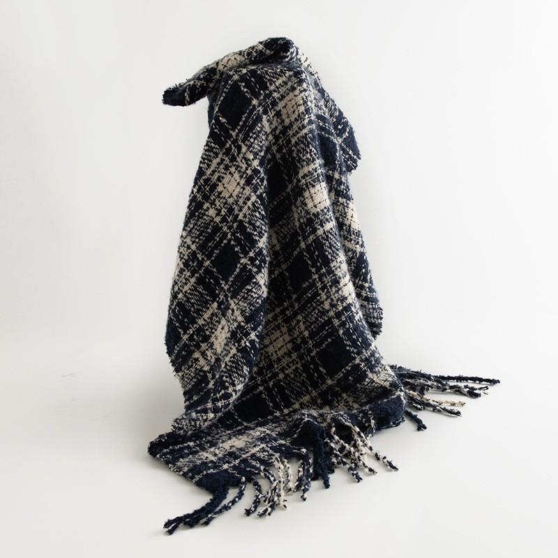 Faux Cashmere Scarf with Plaid Pattern, Thick and Warm, Long Length, Perfect for Autumn and Winter Seasons.