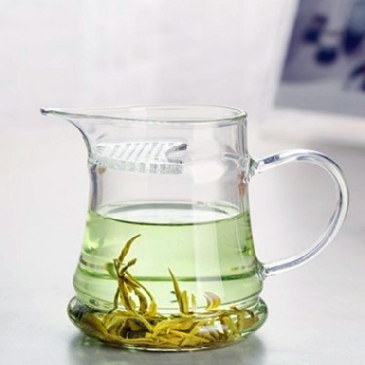 High Borosilicate Glass Crescent Gong Dao Bei with Pointed Spout and Filter Hole - Heat-Resistant Tea Separator Cup