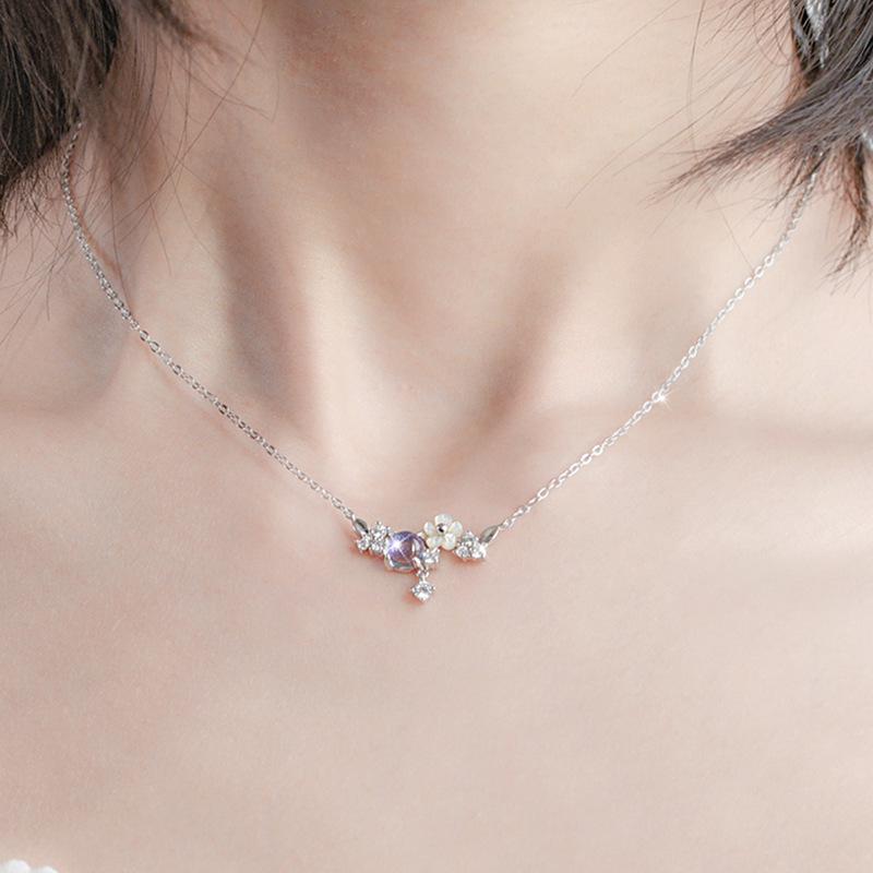 Elegant Unfading Flower Necklace - High-End Clavicle Chain Gift for Women