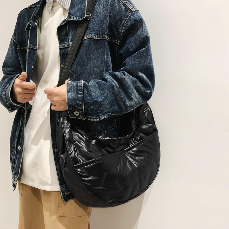 Autumn and winter new Japanese and Korean fashion trends solid color simple men's and women's same casual shoulder messenger bag