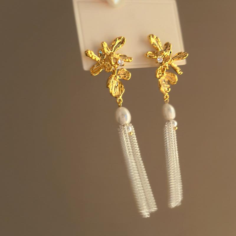 

Серьги-пусеты с бахромой из жемчуга в виде цветка, инкрустированные бриллиантами, серьги в стиле ретро, серьги с высоким темпераментом, для женщин