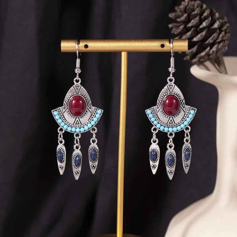 European, American and Bohemian Hollow Bead Fringed Earrings, High-end Retro Ethnic Style Earrings, Fashionable Long Earrings.