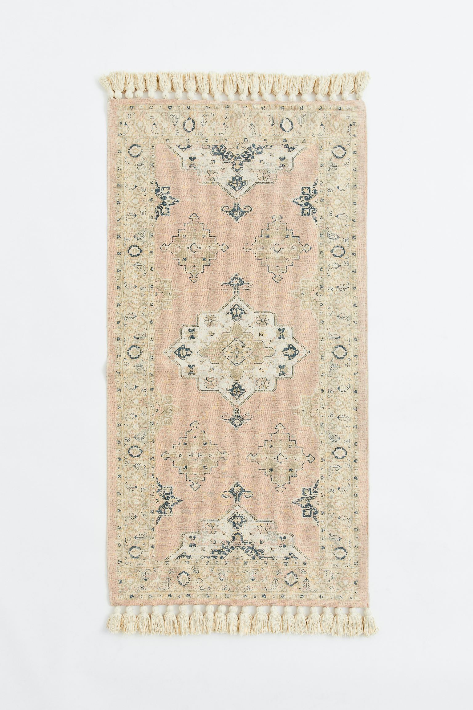 

Ковер с бахромой и узором