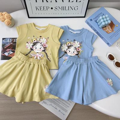 Little Girls' Korean Style Summer Two-Piece Set: Fashionable Loose Short Sleeve Top and Shorts