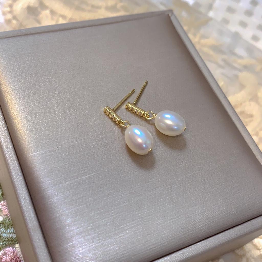 Natural freshwater strong light pearl S925 silver needle stud earrings simple and versatile personality daily rice bead earrings girls