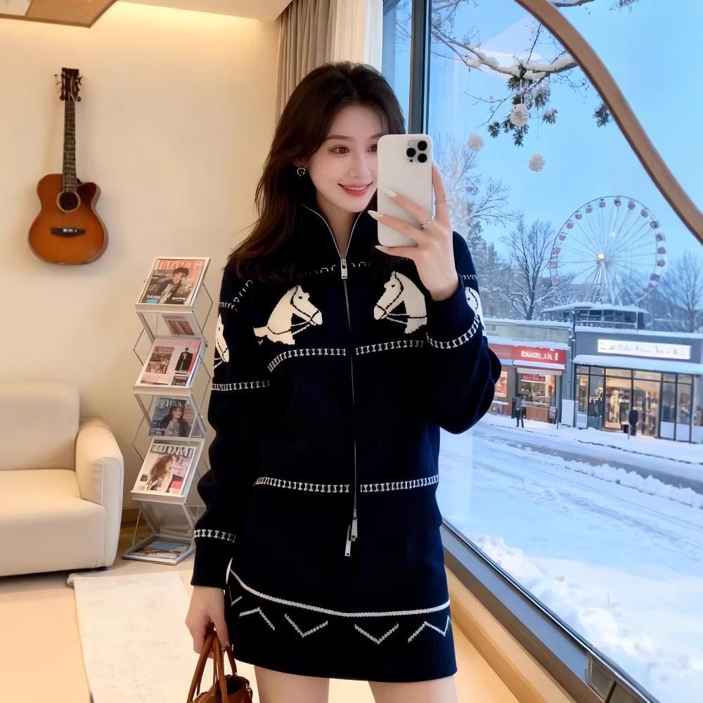 

Petite Women s High-End Jacquard Knit Sweater and Skirt Set - Winter Two-Piece Outfit M