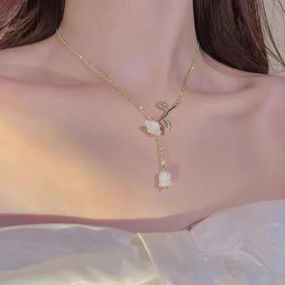 Rose Wind Chimes Necklace Female Niche Design High-end Flower Pendant Neck Chain Super Fairy French Retro Collarbone Chain