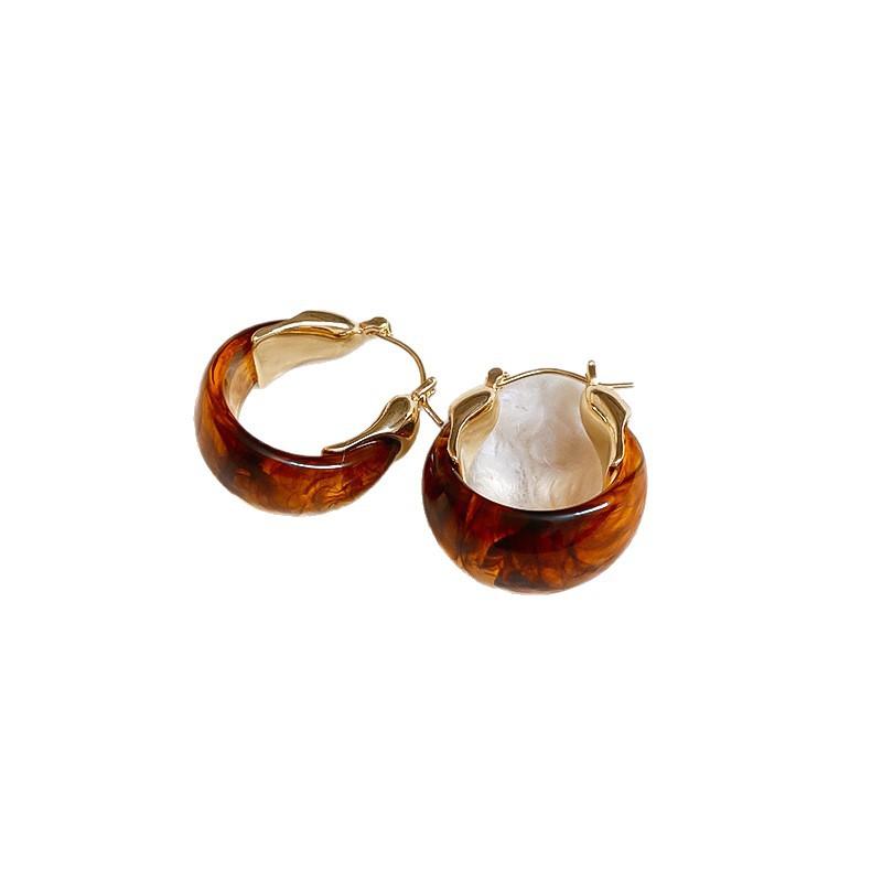 Maillard Smudged Resin U-shaped Basket, Ear Buckles, European and American Retro Temperament Earrings, Autumn and Winter Premium Earrings.