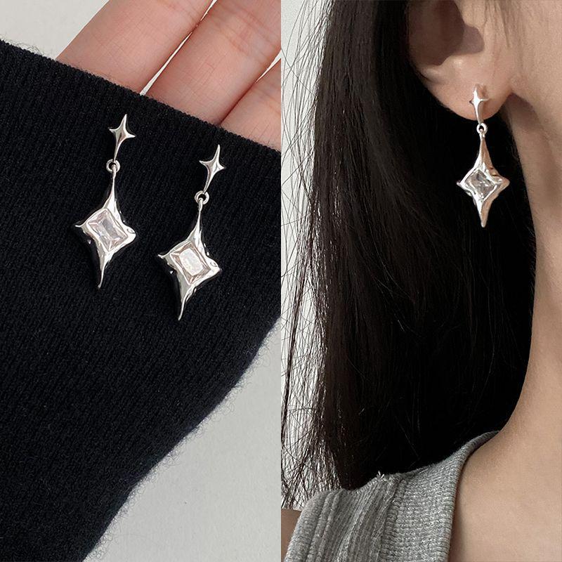 DOUDOUSTORE 925 Silver Four-Pointed Star Earrings: Trendy Day and Night Starlight Accessory