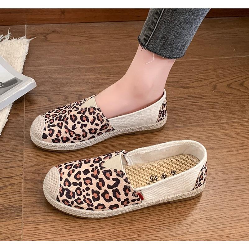 2026 Spring Women's Handmade Lace Flats Cloth Shoes Breathable and Comfortable One-pedal Casual Shoes Soft and Non-slip Soles