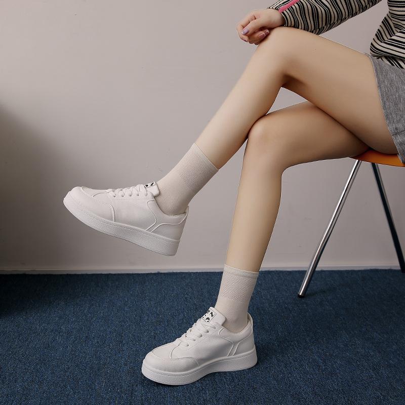 Korean version of thick-soled solid-color little white shoes for women's 2025 autumn new round-head casual shoes, student versatile board shoes are in