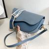 Nieuwe Effen Kleur PU Leer Dames Crossbody Tas Met Stijlvolle Rode Brede Schouderband Schouder Compact Vierkante Tas