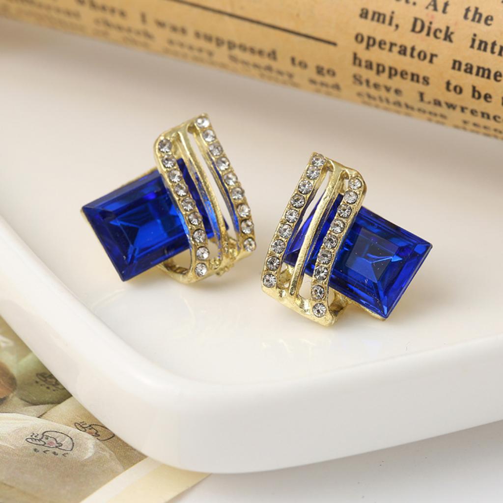 Versatile Stud Earrings For Women New Arrival: Sophisticated Diamond-Studded Jewellery Crystal Diamond-Shaped Geometric Earrings