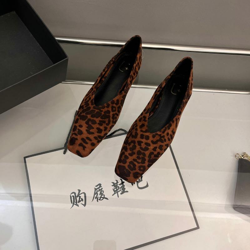 Fashion Ladies Shoes 2024 High Quality Slip on Women's Flats Outdoor Daily Casual Flats Women Square Toe Soft Bottom Light Shoes Women