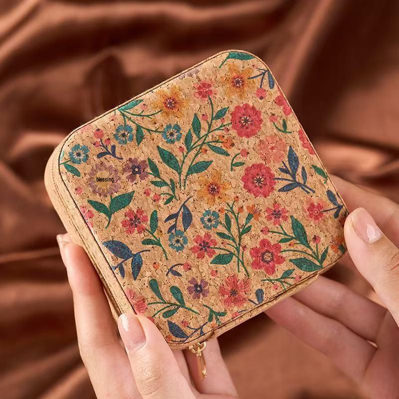 Portable Retro Jewelry Box for Earrings, Rings, and Necklaces - Gold Storage and Ornament Case