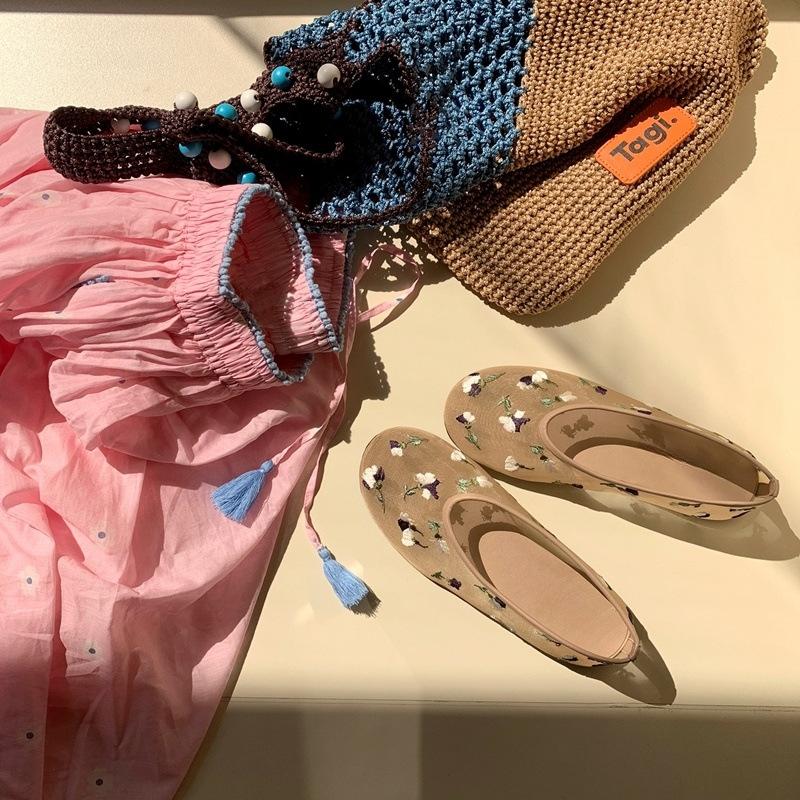 Fashion New Designer Flower Embroider Lace Flat Shoes Woman Soft Bottom Breathable Ballet Flats Round Toe Floral Moccasins Women 2025