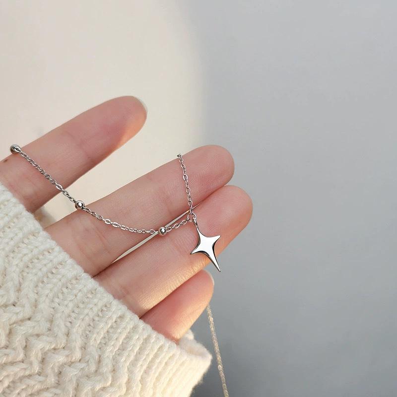 Star-Shaped Asymmetrical Patchwork Necklace: Korean-Style Clavicle Chain with Unique Design.