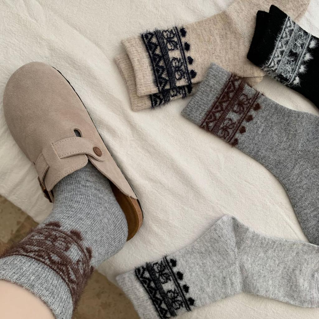 Atmosphere Medium Wool Socks Vintage Style Bow Feather Yarn Home Leisure Heat Storage Winter Warm Socks