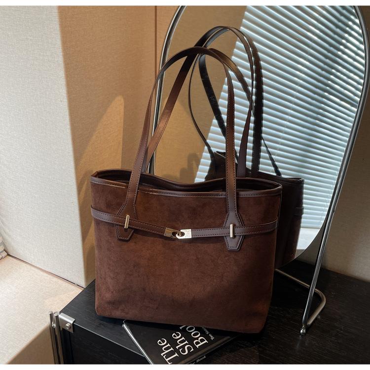 

2025 Новая Мода Сумка-Тоут Премиум Портативная Сумка Ретро Большая Вместимость На Плечо Под Мышку темно-коричневого