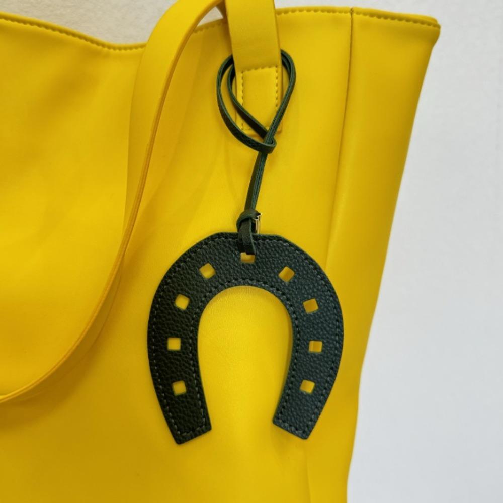 2PCS Creative Casual Horse Hoof Pendant Fashion Leather Key Chain Solid Color Exquisite Purse Accessories Women