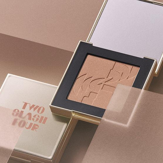 TWO SLASH FOUR Blush pour tout le visage 5,5 g