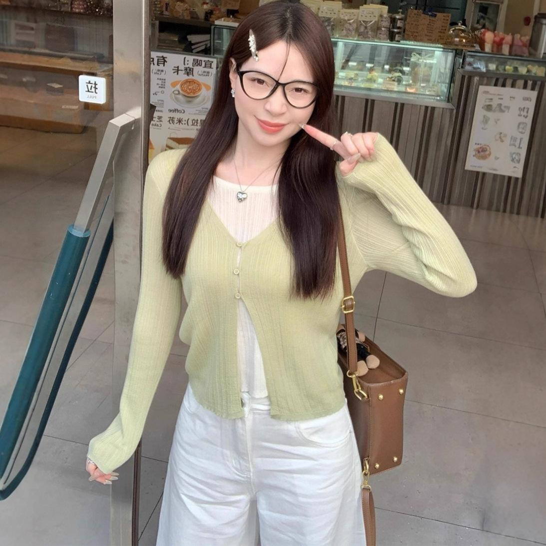 

Sweet gray fake two-piece top women s new Korean v-neck knitted sweater autumn short backing sweater one size fits all зелений