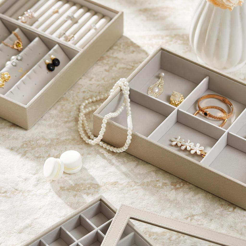 Vee&In. Jewelry Box, Multi-layered Fashion Accessory Storage Case, Earring Case, Easy Organizing of Jewelry, Ideal Accessory Case for Women, Clear Dis