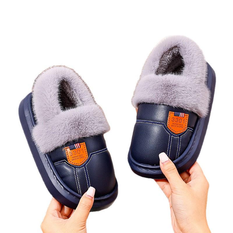 Warme rutschfeste Baumwoll-Hausschuhe für Kinder und Erwachsene mit PU-Leder, weicher Sohle und Plüschfutter für Zuhause.