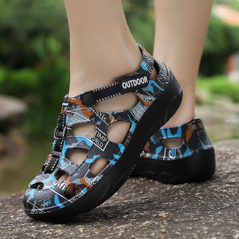

2024 summer men s thick-soled camouflage beach shoes lightweight large-size hole shoes casual cover feet wading cold slippers 40