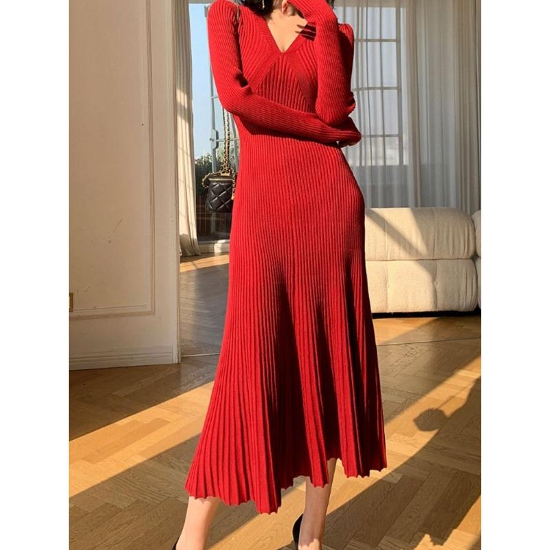 Temperament Socialite High-end V-neck Red Knitted Dress, Festive Clothes In Autumn and Winter, High-cold Imperial Sister Style Skirt