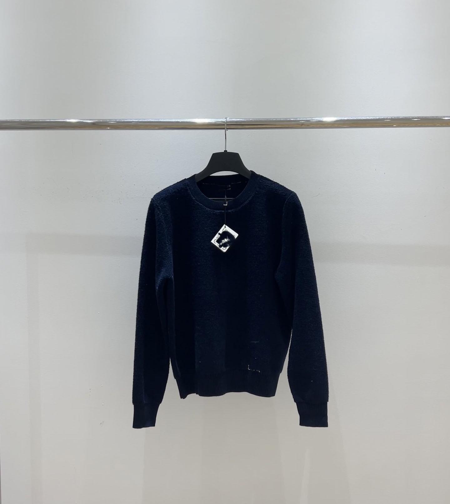 Autumn/Winter 2025 Luo Family: Elegant & Comfortable Skin-Friendly Fashion Medium