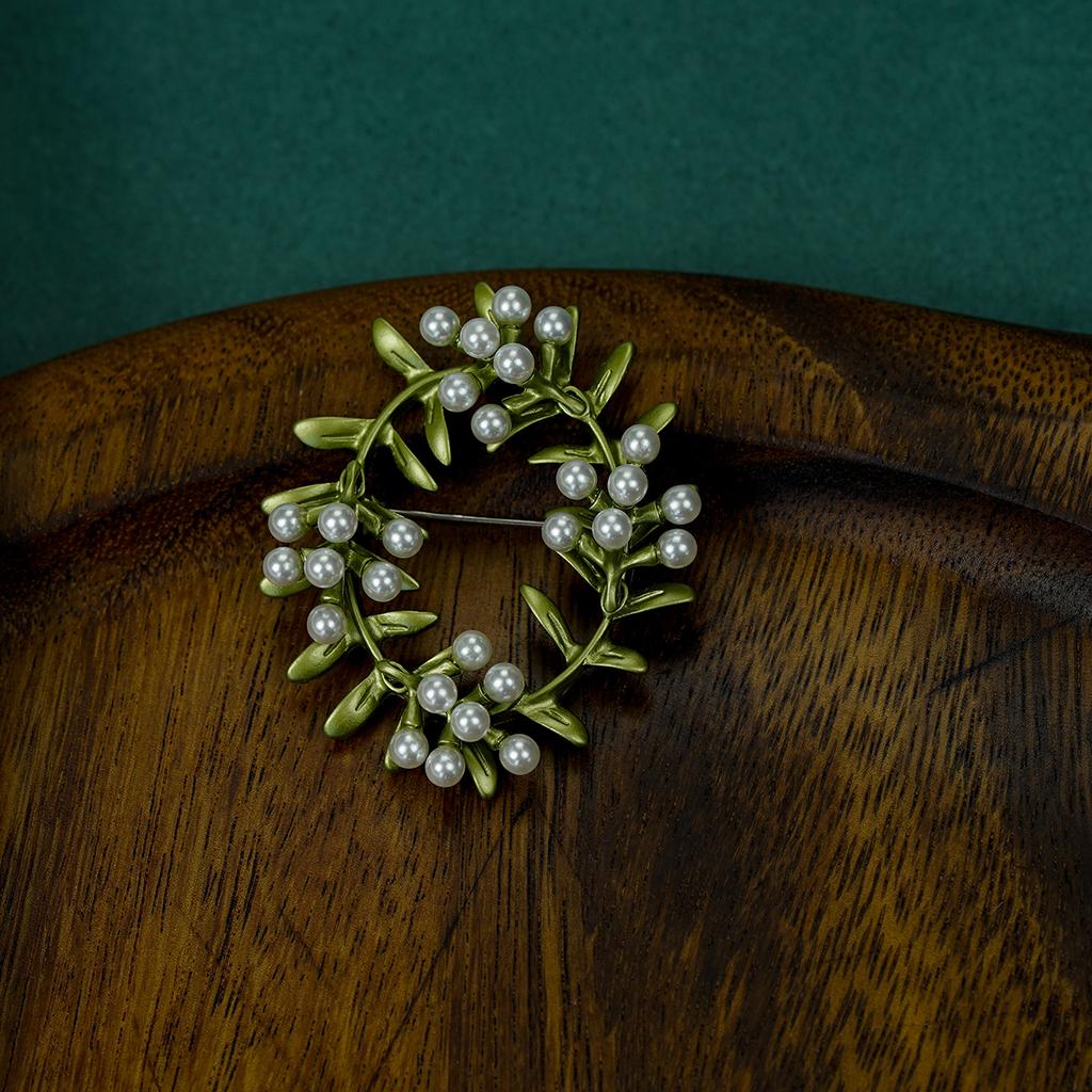 Vintage Women Girls Pearl Leave Enamel Brooches High Quality Exquisite Plant Pins Lady Clothing Coat Accessories Brooch Gift