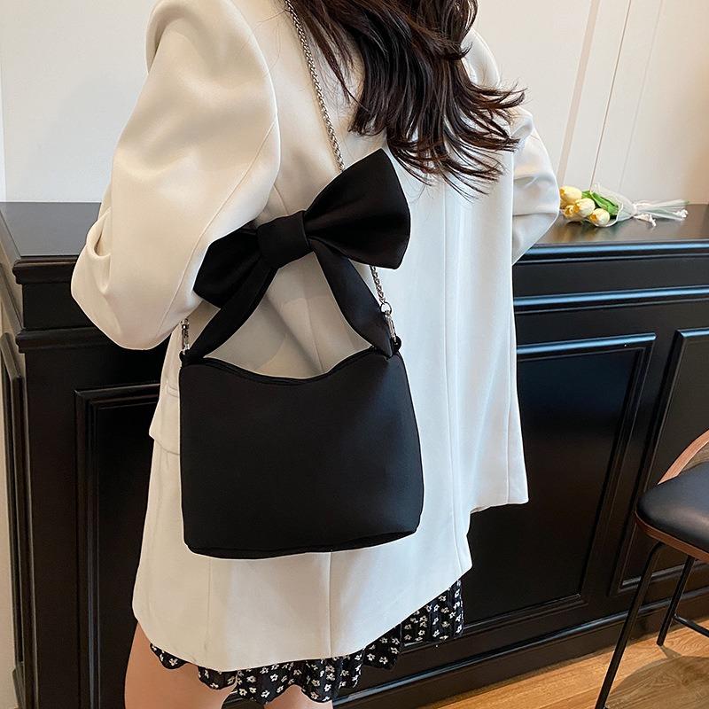 Simple Casual and Beautiful Hand Bag, New Trend Fashion Chain Messenger Bag, Bow Shoulder Bucket Bag.