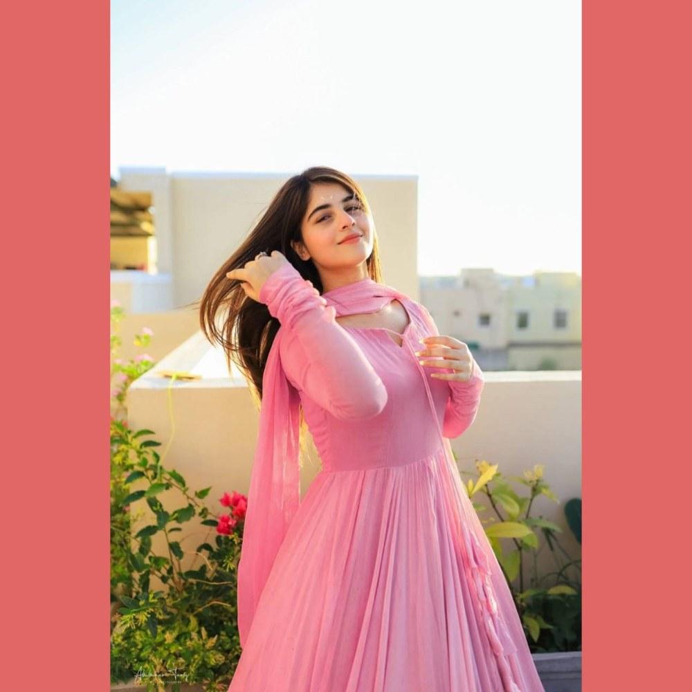 Atemberaubendes Georgette-Kleid mit einem wunderschönen Dupatta