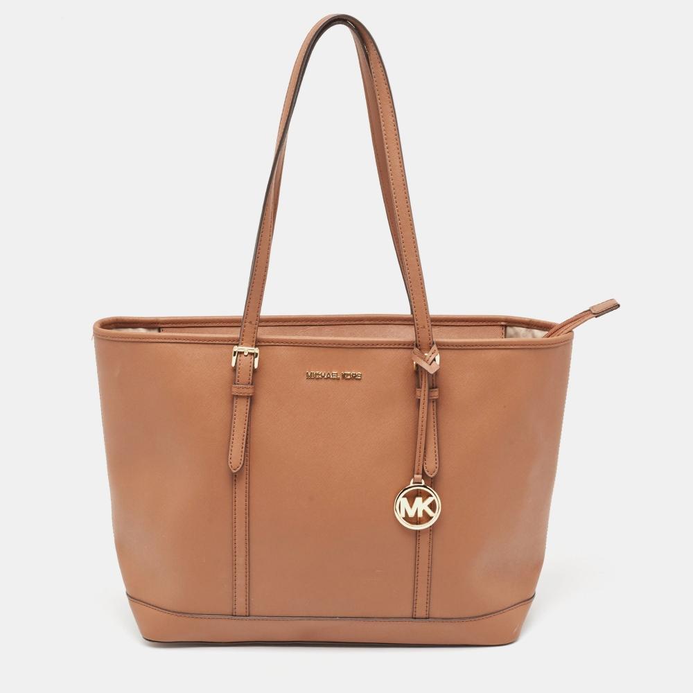 

Дорожная сумка-тоут Michael Kors из сафьяновой кожи Jet Set коричневого цвета