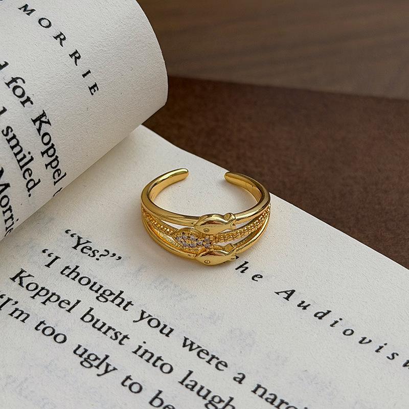 Modele Noworoczne Mają Przesyłkę Ryb Co Roku, Średniowieczne Otwarte Pierścionki, Retro Dwór I Narodowy Trend Układania, Noszenie Pierścionków z Cyrkoniami