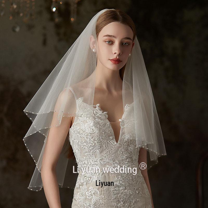 Elegantní dvouvrstvý závoj s křišťálovými korálky - Krátký svatební, svatební a cestovní krajkový tylový závoj