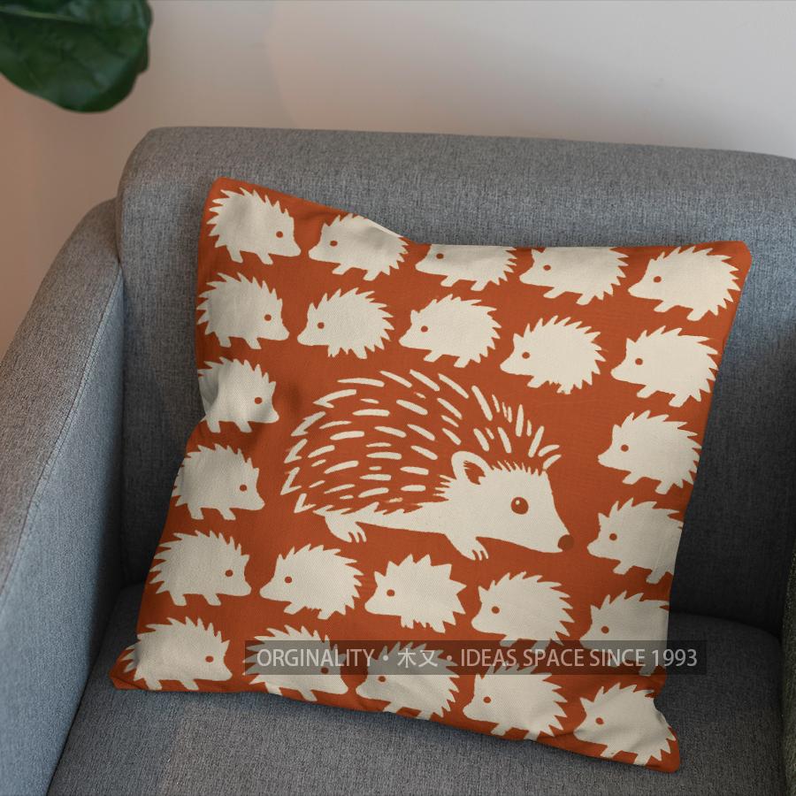 2D Low-Poly Squirrel With Pinecone Throw Pillow Pattern Cushion Cover Suitable For Sofa Bedroom Car Pillow Cover