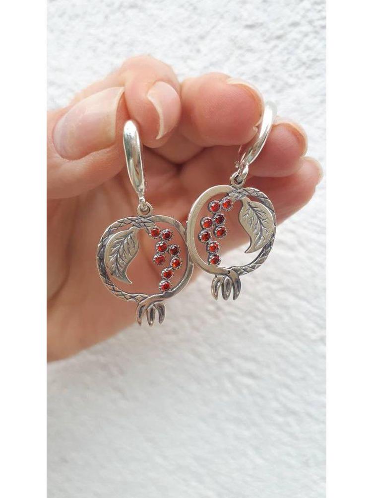 He Cheng Retro Granatapfel Imitationssilber Ohrringe: Europäischer und amerikanischer Stil