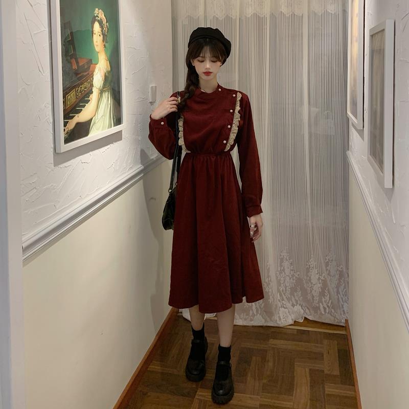 Elegant European Corduroy Long Dress for Women: Heavy-Duty, Fashionable Style for Spring, Autumn, and Winter.