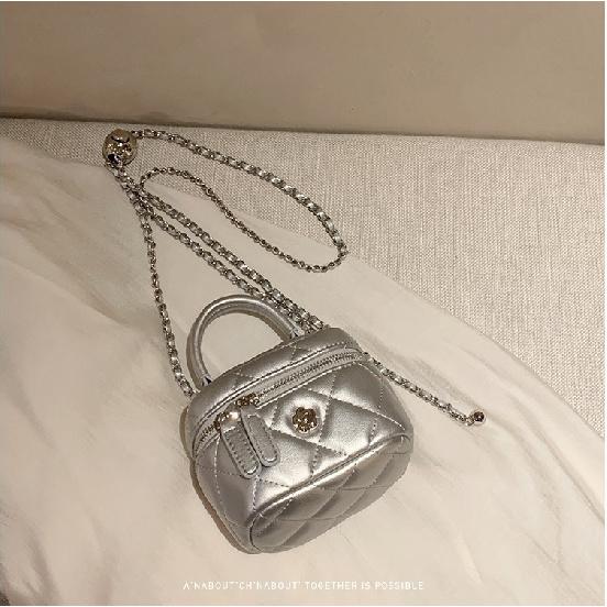 2025 New Black and Gold Chain Bag Camellia Quilted Women's Shoulder Crossbody Bag Simple Versatile