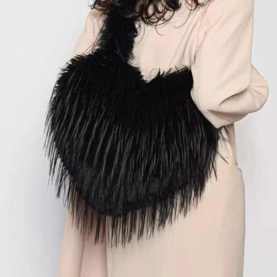 Fashion Artificial Fur Messenger Bag Autumn And Winter Personality Heart Shoulder Bag Girl Ladies Party Banquet Bags Woman New